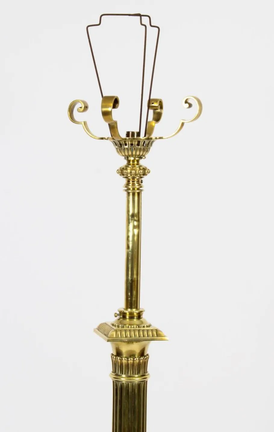 Outlet Pamono Antique Victorian Brass Corinthian Column Telescopic Standard Lamp, 1890s
