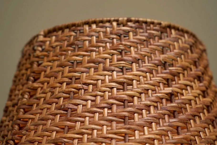 Outlet Pamono Art Deco Floor Lamp in Patinated Brass with Rattan Shade, 1940s