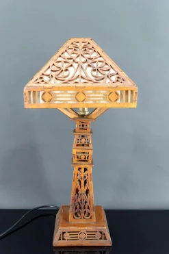 Best Pamono Arts & Crafts Prairie School Cut-Out Wood Lamp in the style of Frank Lloyd Wright, USA, 1900s