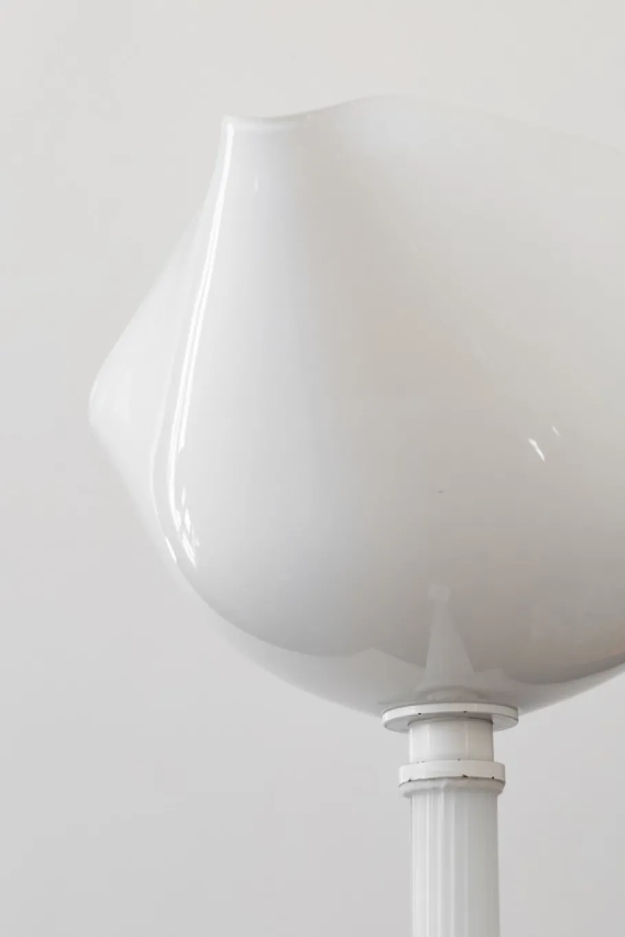 Hot Pamono Floor Lamp in Opaline Glass by Ludovico Diaz de Santillana for Venini, 1982