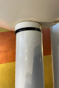 Hot Pamono Floor Lamp in White Enameled Metal from Luce, 1970s