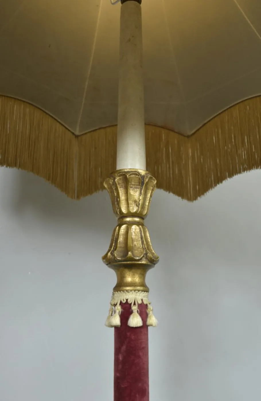 Discount Pamono French Baroque Style Boudoir Standard Floor Lamp in Giltwood with Tassel Fringe, 1930s