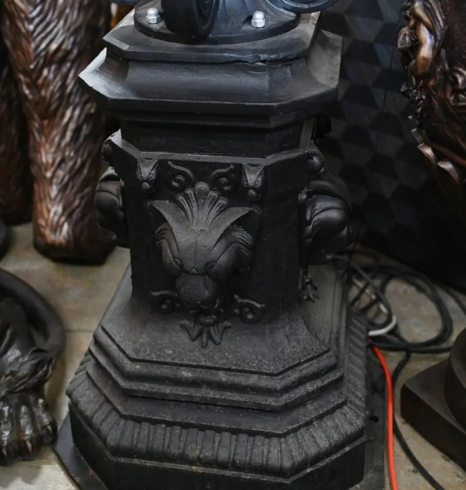 Best Pamono French Cast Iron Street Lamp with Lion