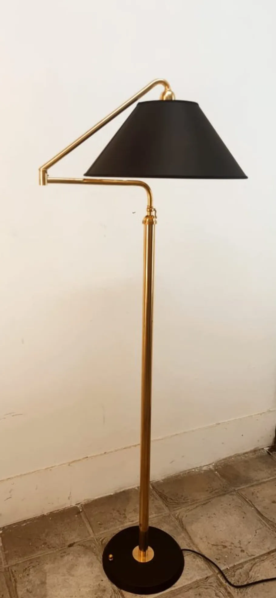 Hot Pamono Height-Adjustable and Extendable Floor Lamp with Gold Lampshade