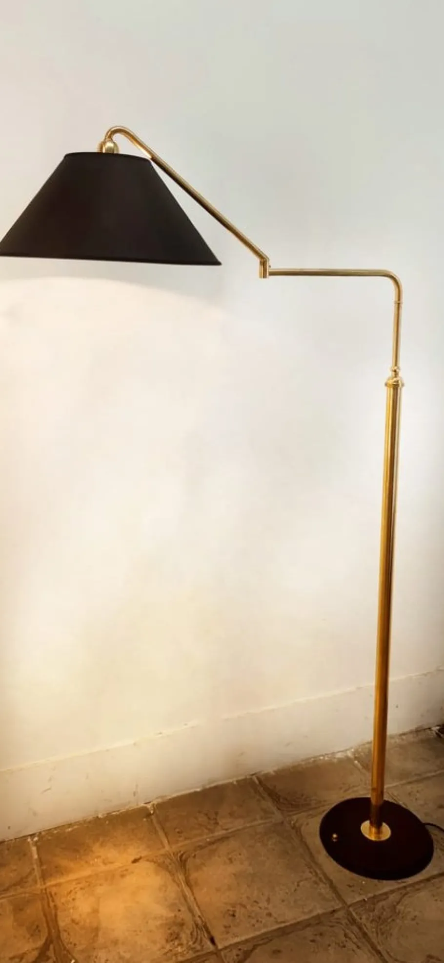 Hot Pamono Height-Adjustable and Extendable Floor Lamp with Gold Lampshade