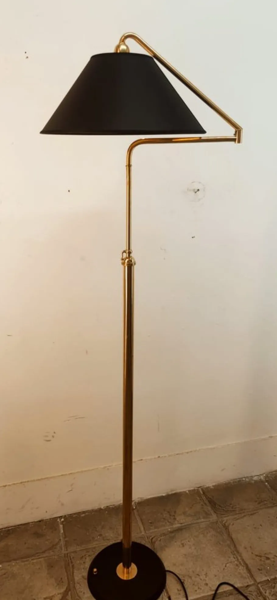 Hot Pamono Height-Adjustable and Extendable Floor Lamp with Gold Lampshade