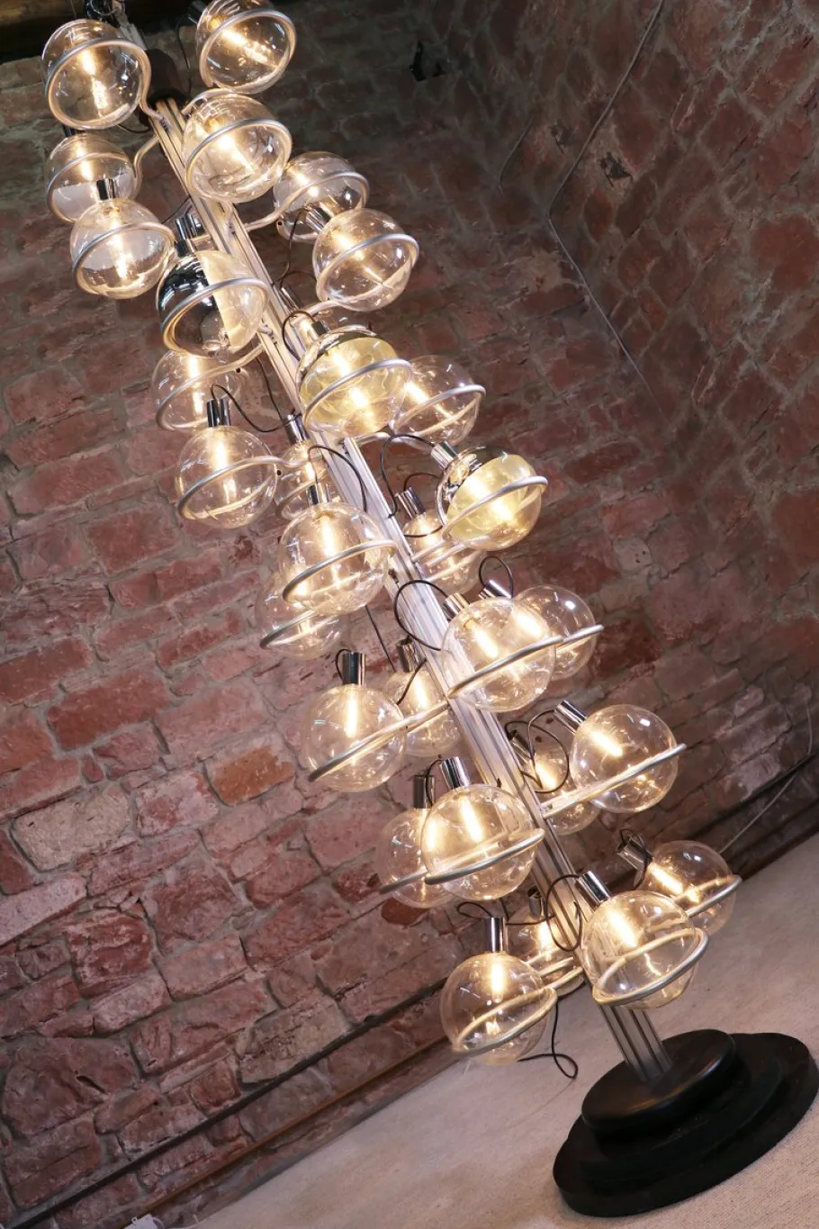 Outlet Pamono Italian Floor Light with 32 Glass Globes, 1960s