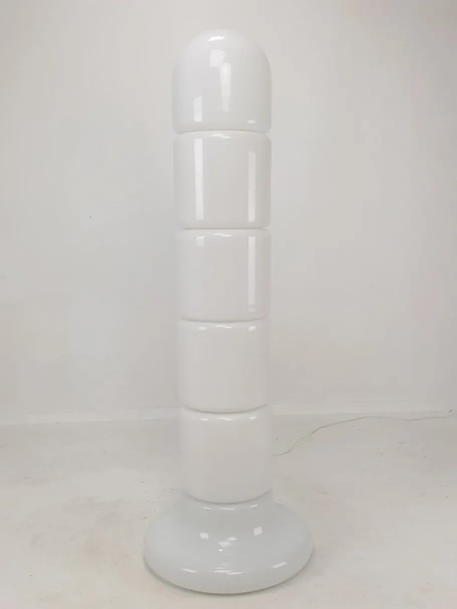 Discount Pamono Italian Opaline Glass Zea Floor Lamp by Salocchi for Lumenform, 1970s