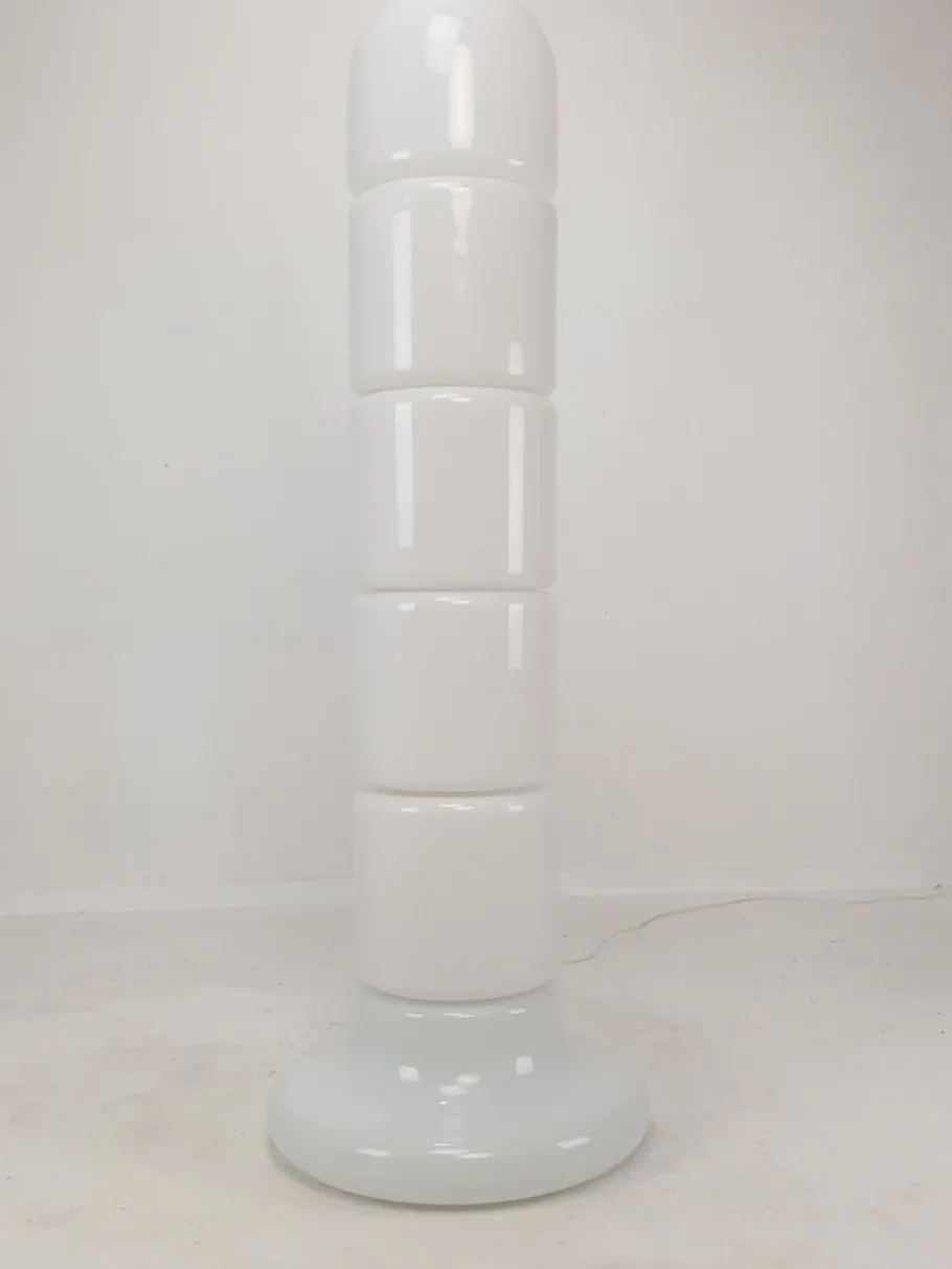 Discount Pamono Italian Opaline Glass Zea Floor Lamp by Salocchi for Lumenform, 1970s
