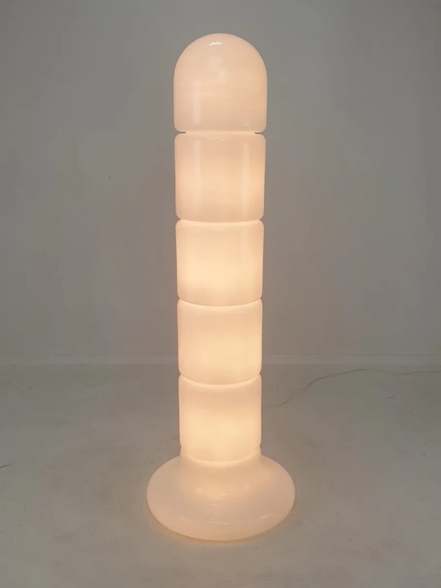 Discount Pamono Italian Opaline Glass Zea Floor Lamp by Salocchi for Lumenform, 1970s