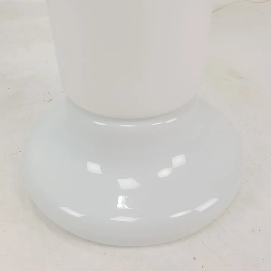 Discount Pamono Italian Opaline Glass Zea Floor Lamp by Salocchi for Lumenform, 1970s