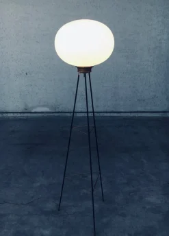 Outlet Pamono Italian Opaline Tripod Floor Lamp, 1950s