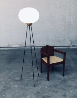 Outlet Pamono Italian Opaline Tripod Floor Lamp, 1950s