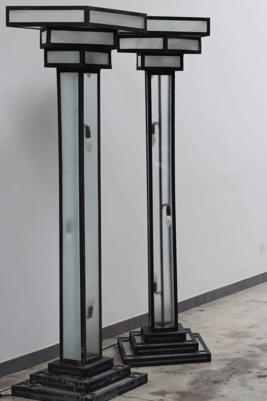 Pamono Large Art Deco Floor Lamps Hotel Hammered Iron and Glass, France, 1930s, Set of 2