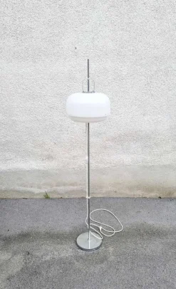 Sale Pamono Mid-Century White Medusa Floor Lamp by Luigi Massoni for Guzzini, Italy, 1970s