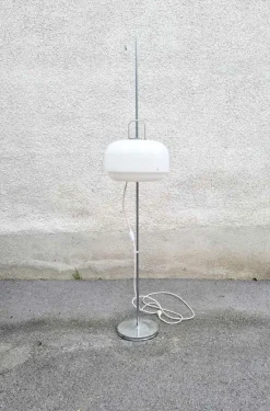 Sale Pamono Mid-Century White Medusa Floor Lamp by Luigi Massoni for Guzzini, Italy, 1970s