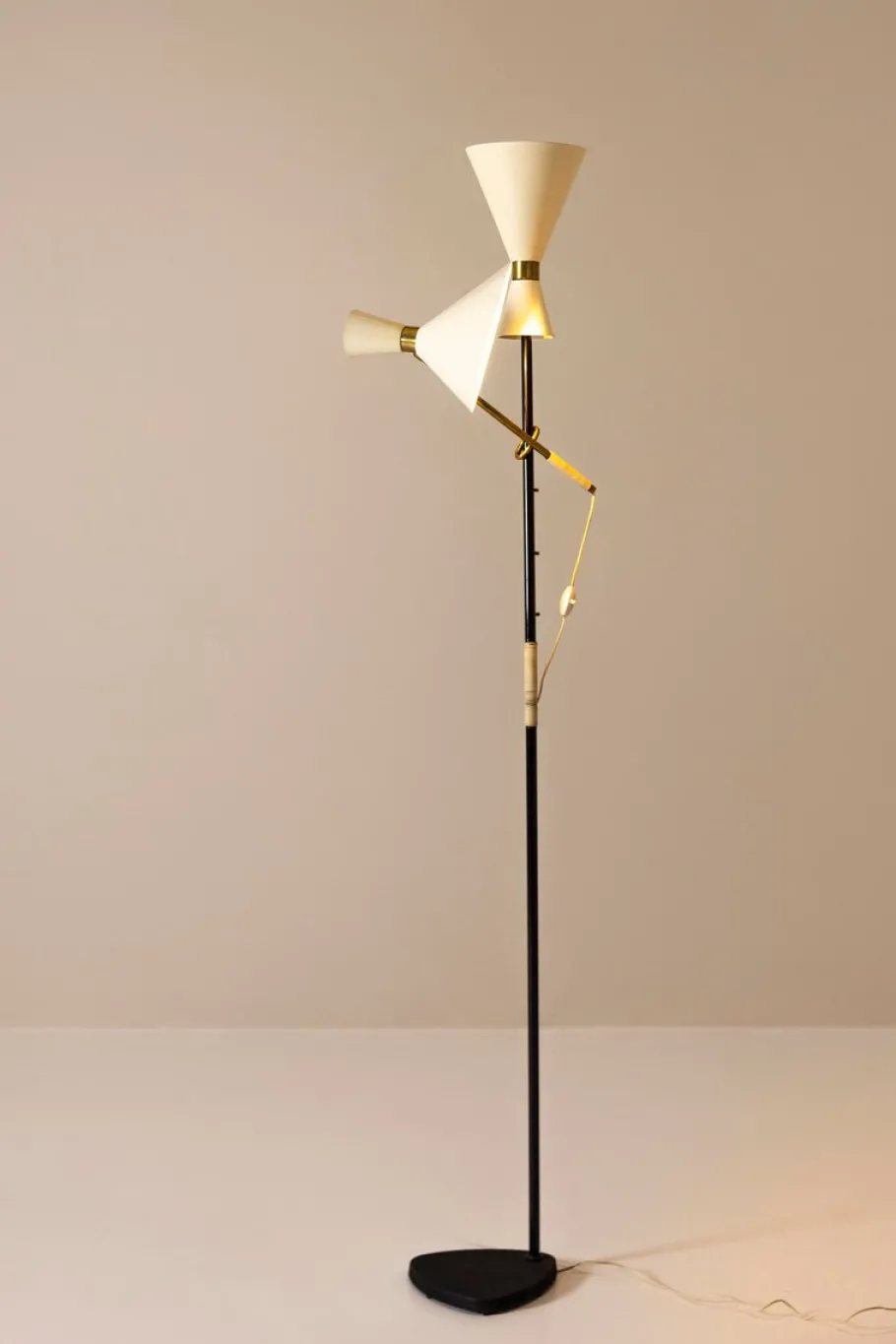 Sale Pamono Pelikan Floor Lamp in Brass and Lacquered Steel by J.T. Kalmar, Austria, 1950s