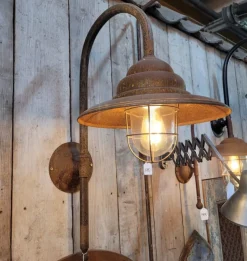 New Pamono Rust Middle Barn Light