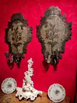 Best Pamono 18th Century Rococo Venetian Polychrome and Mecca Lacquered Wooden Wall Sconces with Iron Arms, Set of 2