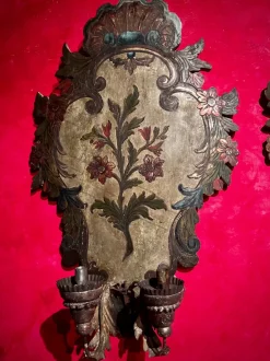 Best Pamono 18th Century Rococo Venetian Polychrome and Mecca Lacquered Wooden Wall Sconces with Iron Arms, Set of 2