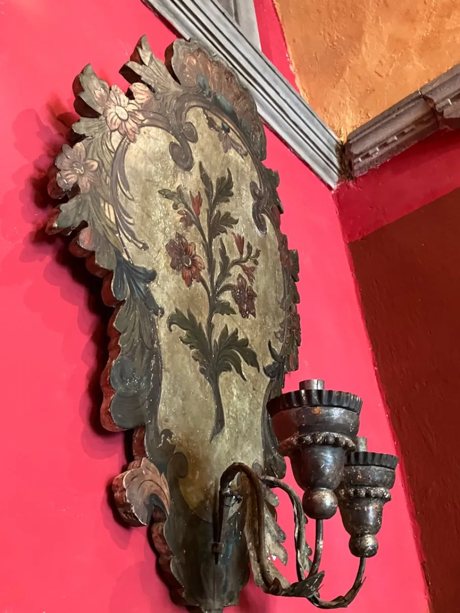 Best Pamono 18th Century Rococo Venetian Polychrome and Mecca Lacquered Wooden Wall Sconces with Iron Arms, Set of 2