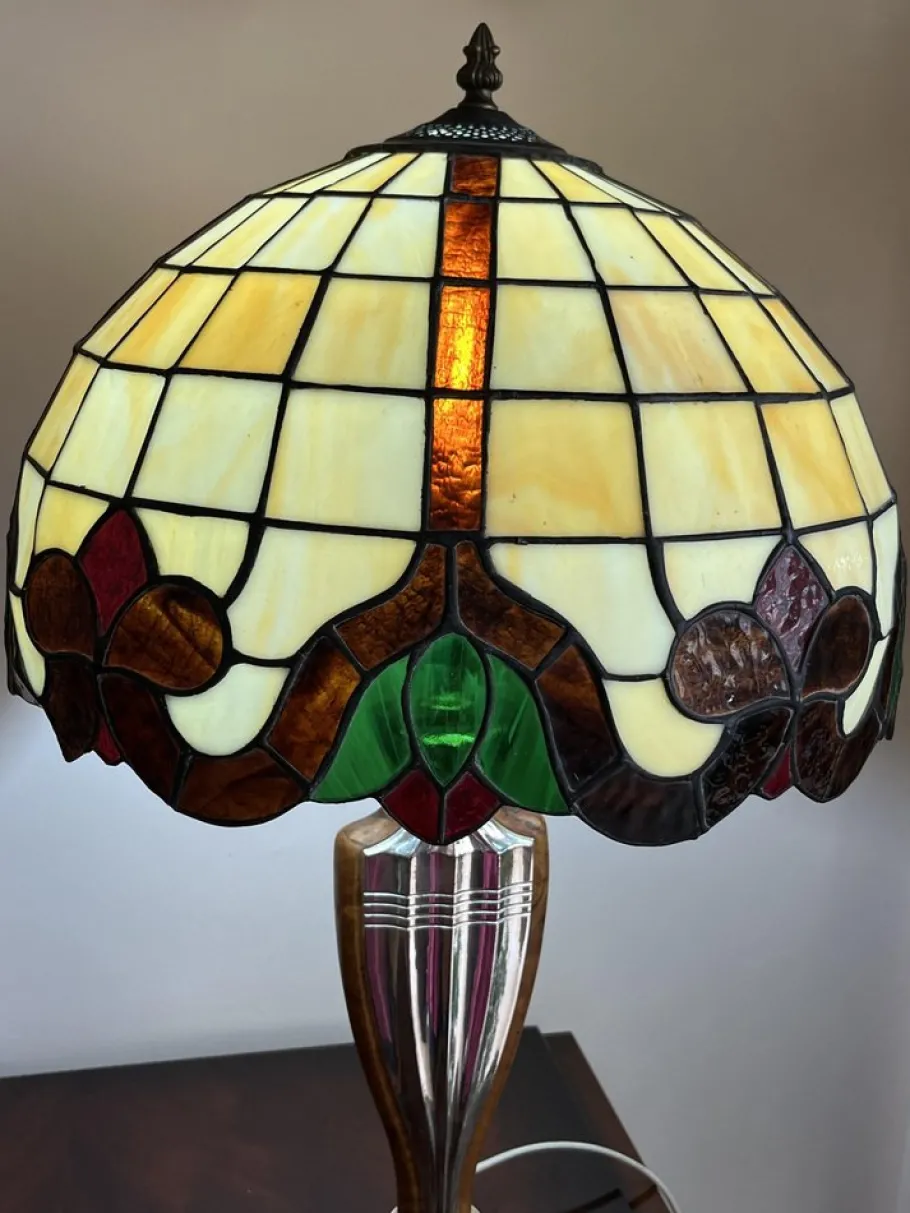 Sale Pamono Tiffany Model Lamp in Silver, Root Wood & Cathedral Glass, Italy, 1989