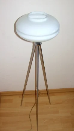Pamono Tripod Floor Lamp, 1990s