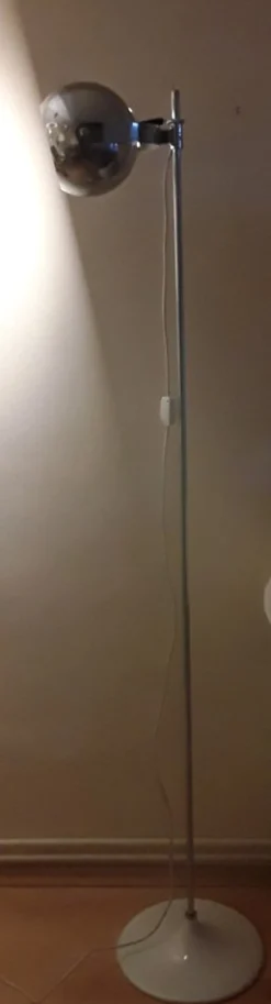 Online Pamono Vintage All-Round Adjustable Floor Lamp with Chrome-Plated Rod in White Base and Chrome-Plated Ball Reflector, 1970s