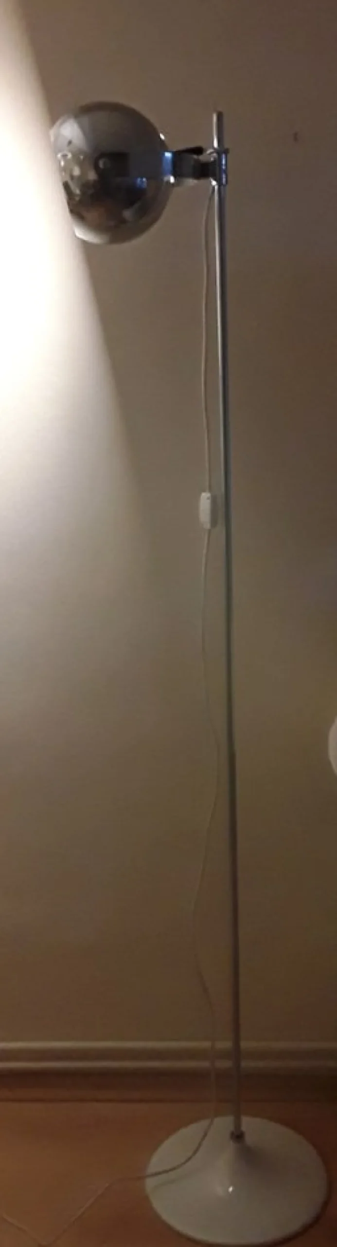 Online Pamono Vintage All-Round Adjustable Floor Lamp with Chrome-Plated Rod in White Base and Chrome-Plated Ball Reflector, 1970s