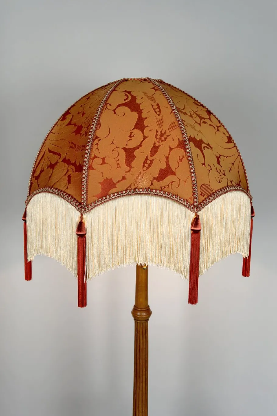 Online Pamono Vintage Art Deco Floor Lamp in Carved Oak, 1920