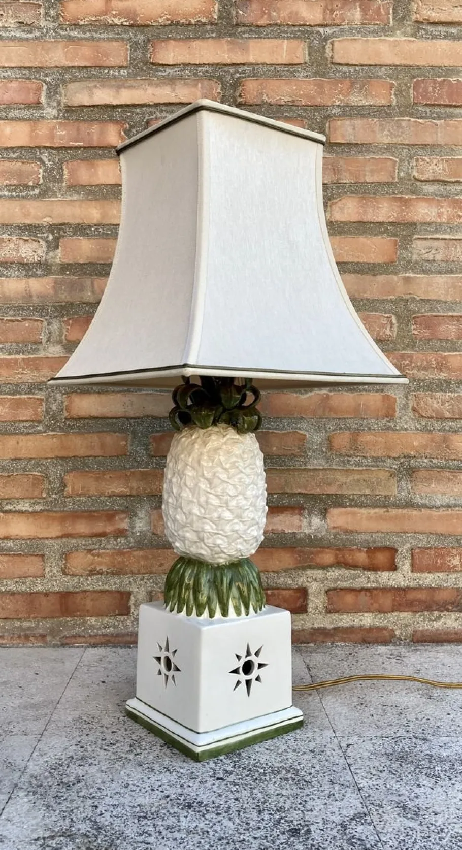Sale Pamono Vintage Ceramic and Brass Pineapple Table Lamp by R. Costa for Cerámica Artística Costa Bassano