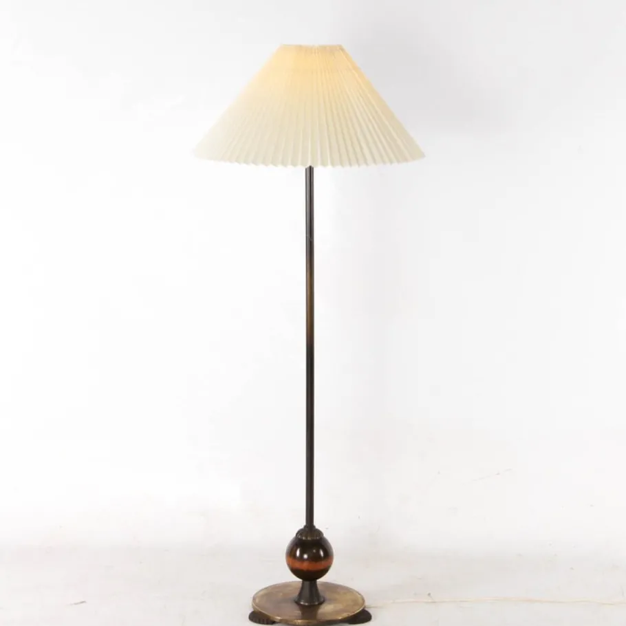 Sale Pamono Vintage Floor Lamp in Brass and Wood, 1970s