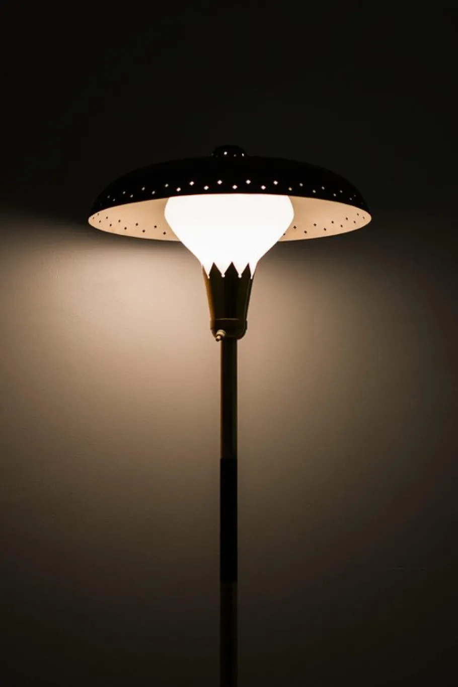 Best Pamono Vintage Floor Lamp in Opaline Glass and Lacquered Metal, 1950s
