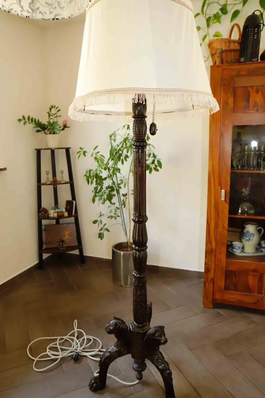 New Pamono Vintage Floor Lamp with Lion Motif, 1920s
