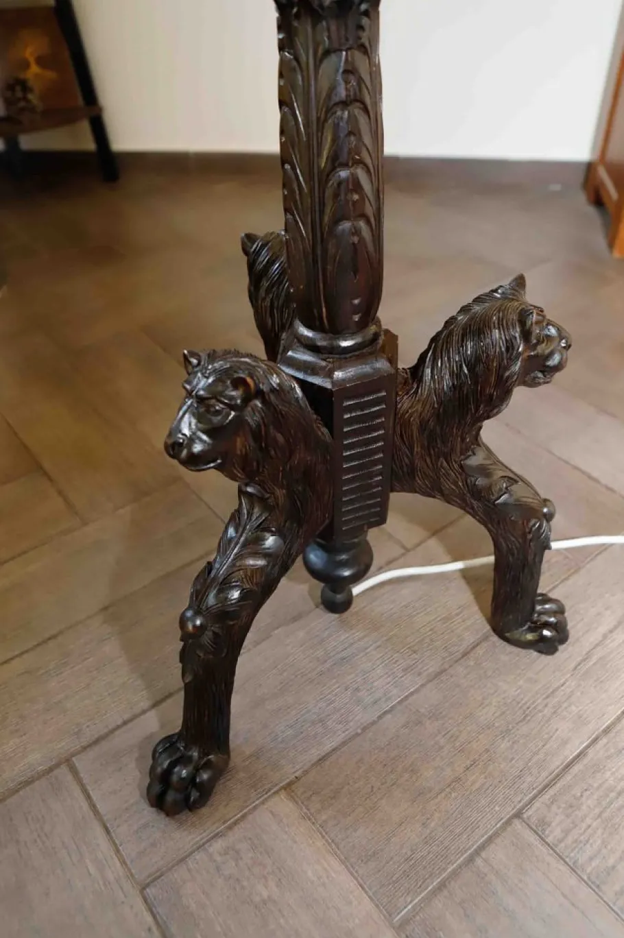 New Pamono Vintage Floor Lamp with Lion Motif, 1920s
