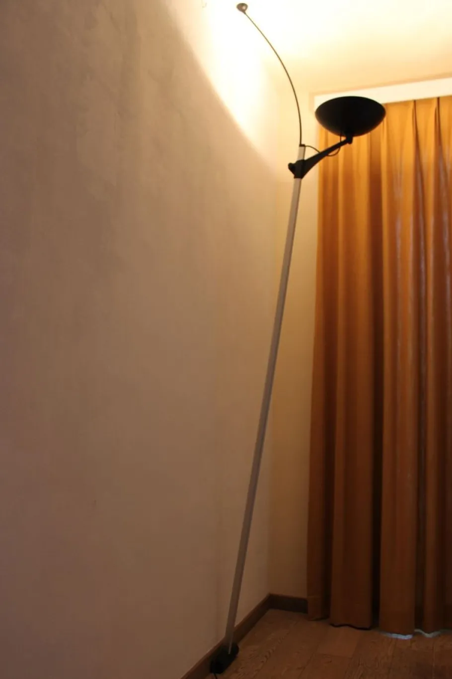 New Pamono Vintage Italian Adjustable Floor to Ceiling Uplighter Lamp by René Kemna for Sirrah Gruppo Iguzzini