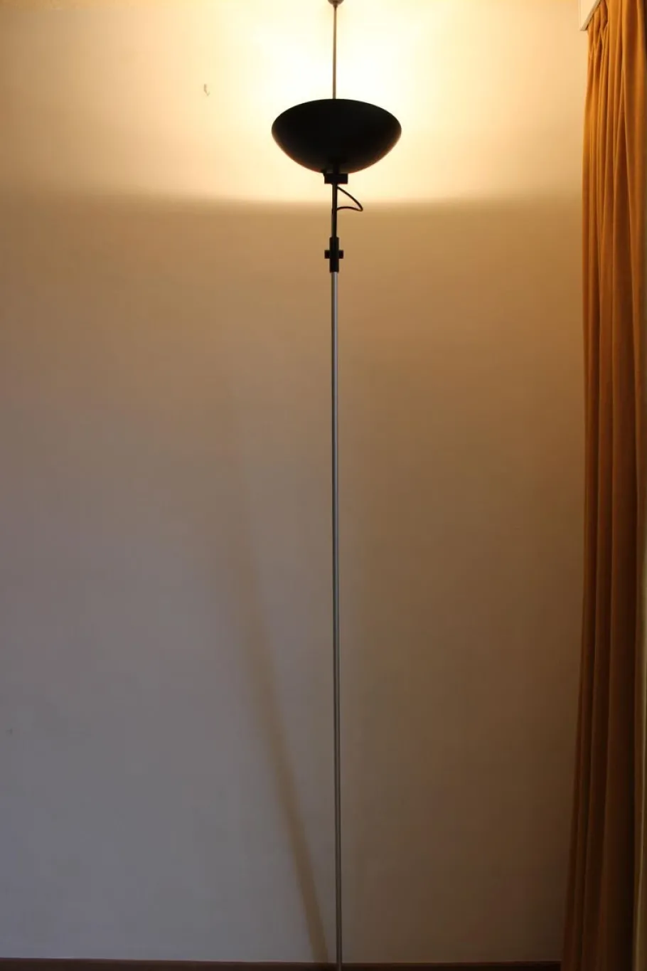 New Pamono Vintage Italian Adjustable Floor to Ceiling Uplighter Lamp by René Kemna for Sirrah Gruppo Iguzzini