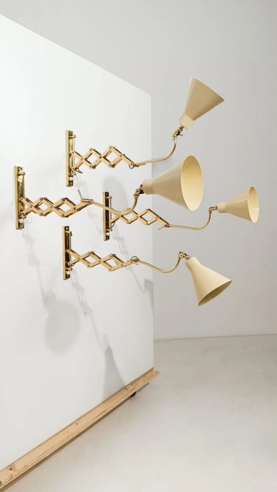 Sale Pamono Vintage Italian Adjustable Wall Lights in Brass and Creamy White Metal, 1950s