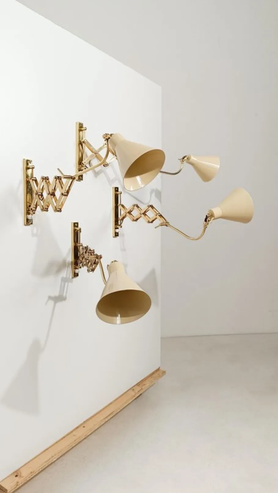 Sale Pamono Vintage Italian Adjustable Wall Lights in Brass and Creamy White Metal, 1950s