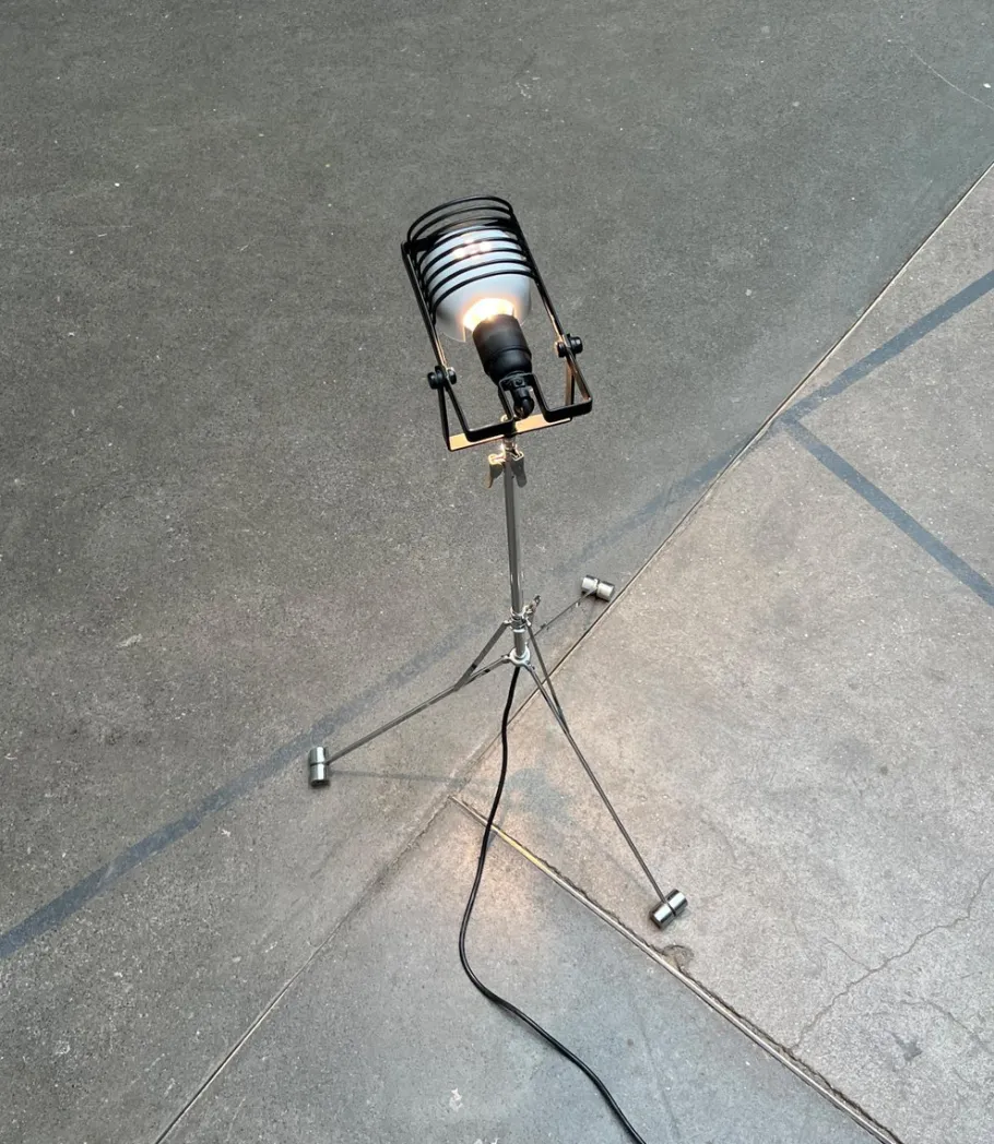 Outlet Pamono Vintage Italian Sintesi Terra Foldable Tripod Floor Lamp by Ernesto Gismondi for Artemide, 1970s