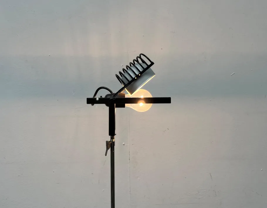 Outlet Pamono Vintage Italian Sintesi Terra Foldable Tripod Floor Lamp by Ernesto Gismondi for Artemide, 1970s