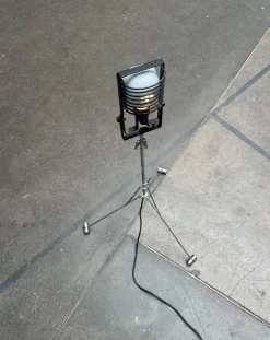 Outlet Pamono Vintage Italian Sintesi Terra Foldable Tripod Floor Lamp by Ernesto Gismondi for Artemide, 1970s