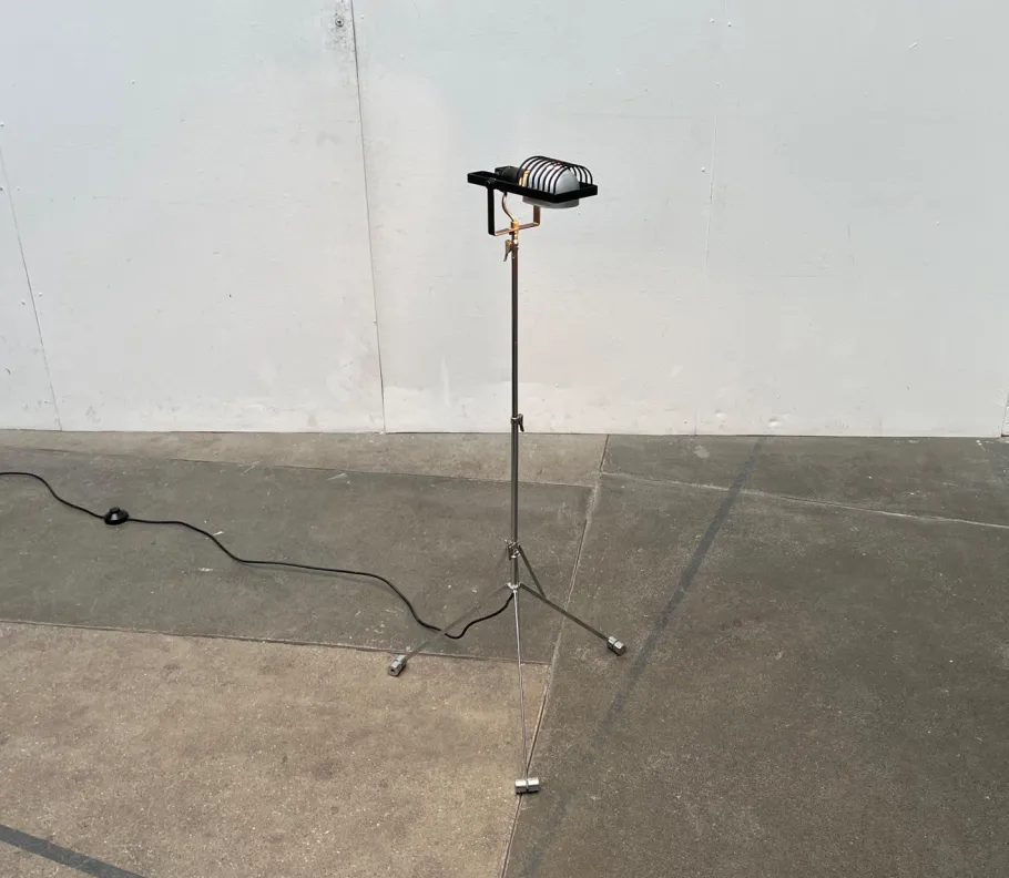 Outlet Pamono Vintage Italian Sintesi Terra Foldable Tripod Floor Lamp by Ernesto Gismondi for Artemide, 1970s