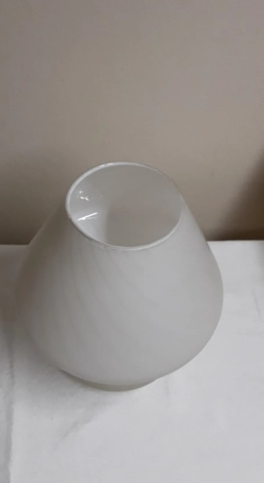 Sale Pamono Vintage Mushroom-Shaped Table Lamp in White Opaque Glass, 1980s