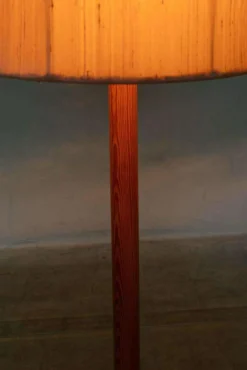 Outlet Pamono Vintage Swedish Wooden Floor Lamp with Pleated Shade, 1960s