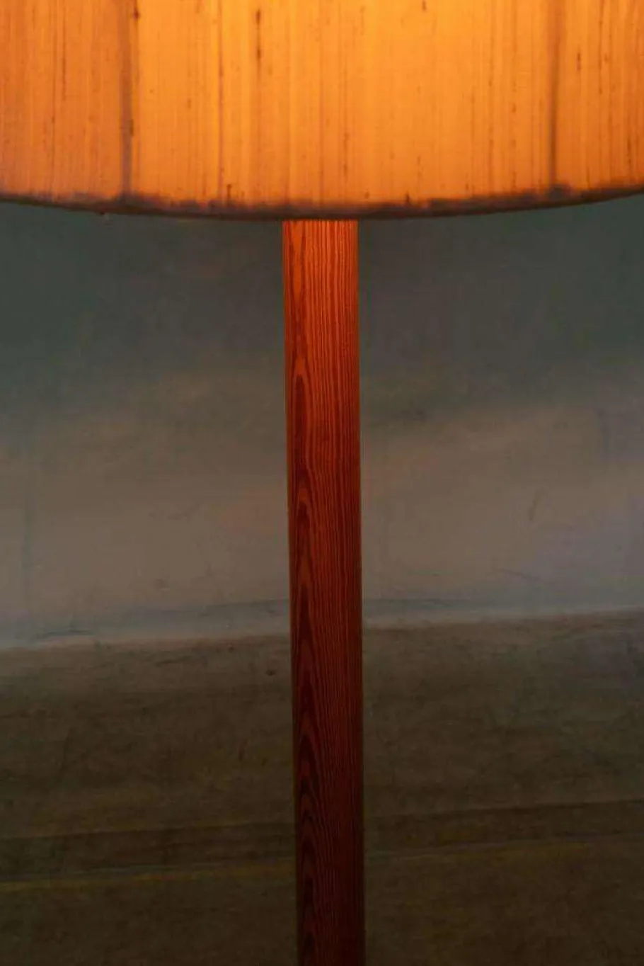 Outlet Pamono Vintage Swedish Wooden Floor Lamp with Pleated Shade, 1960s