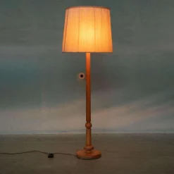 Outlet Pamono Vintage Swedish Wooden Floor Lamp with Pleated Shade, 1960s