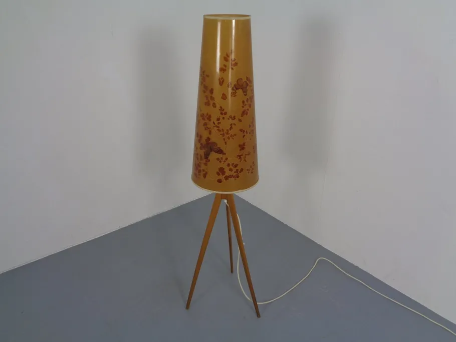 Sale Pamono Vintage Tripod Floor Lamp, 1960s