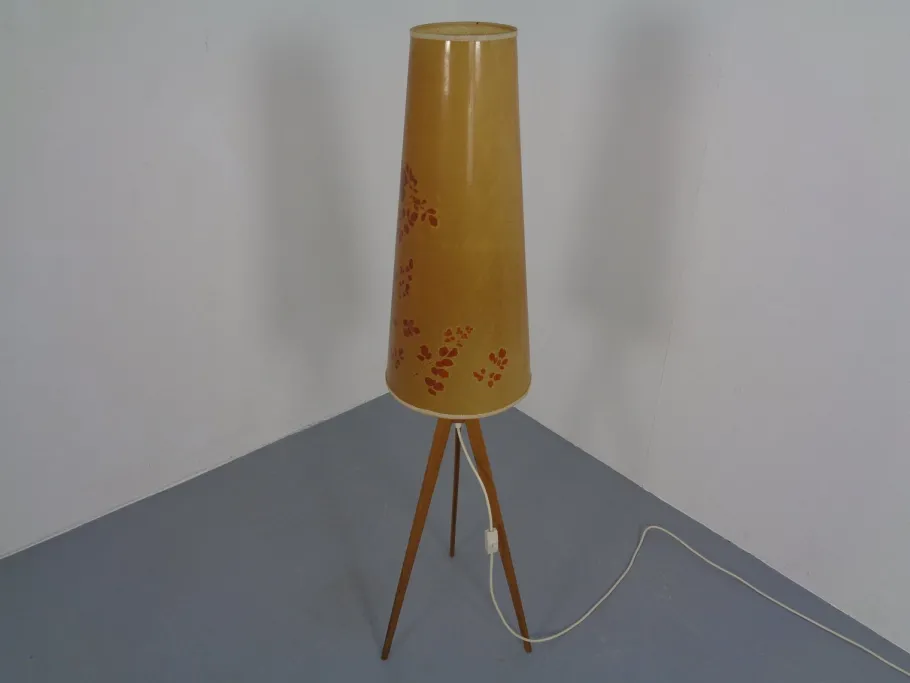 Sale Pamono Vintage Tripod Floor Lamp, 1960s