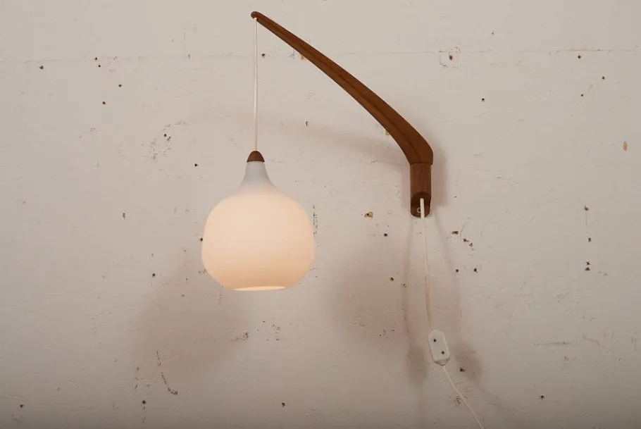 Sale Pamono Wall Arm Lamp in Teak Wood & Opal Glass by Uno & Östen Kristiansson for Luxus, 1957